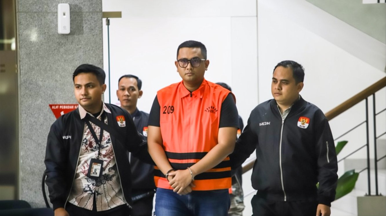 KPK Tetapkan Bupati Klaten dan Kepala BPK Jateng sebagai Tersangka, Tiga Orang Langsung Ditahan