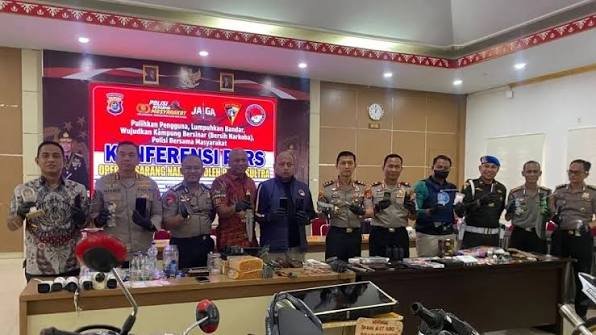 Bersihkan Kampung Narkoba di Kendari: Polda Sultra Penggerebek Tiga Titik di Kampung Salo, Amankan 11 Orang dan Ratusan Alat Isap