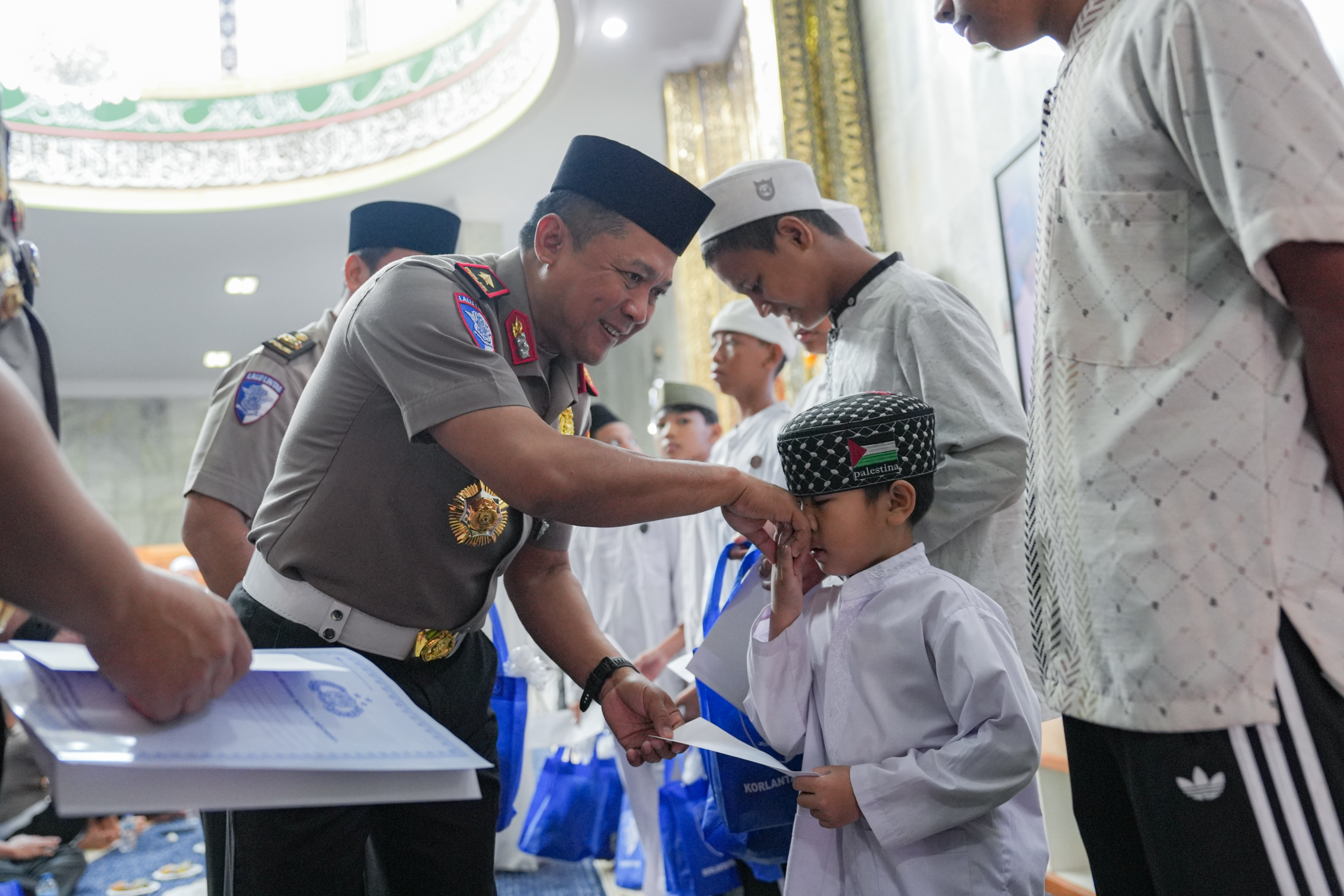 Mengawali Kepemimpinan dengan Keberkahan: Korlantas Polri Gelar Doa Bersama dan Santuni Anak Yatim Demi Tingkatkan Pelayanan Publik