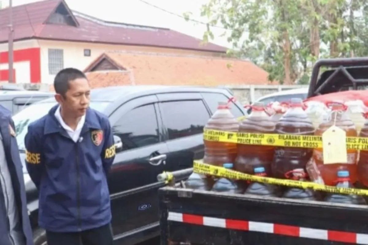 Polres Purwakarta Sikat Mafia BBM Subsidi: 1.110 Liter Solar Disita, Pengepul Antar-Kabupaten Diciduk