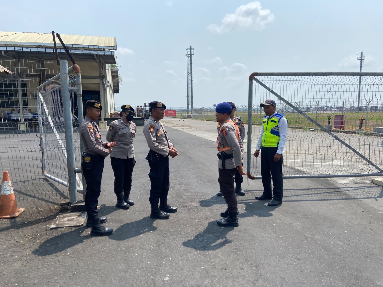 Pasca MotoGP Mandalika 2026, Polda NTB Perketat Pengamanan Logistik di Terminal Kargo BIZAM