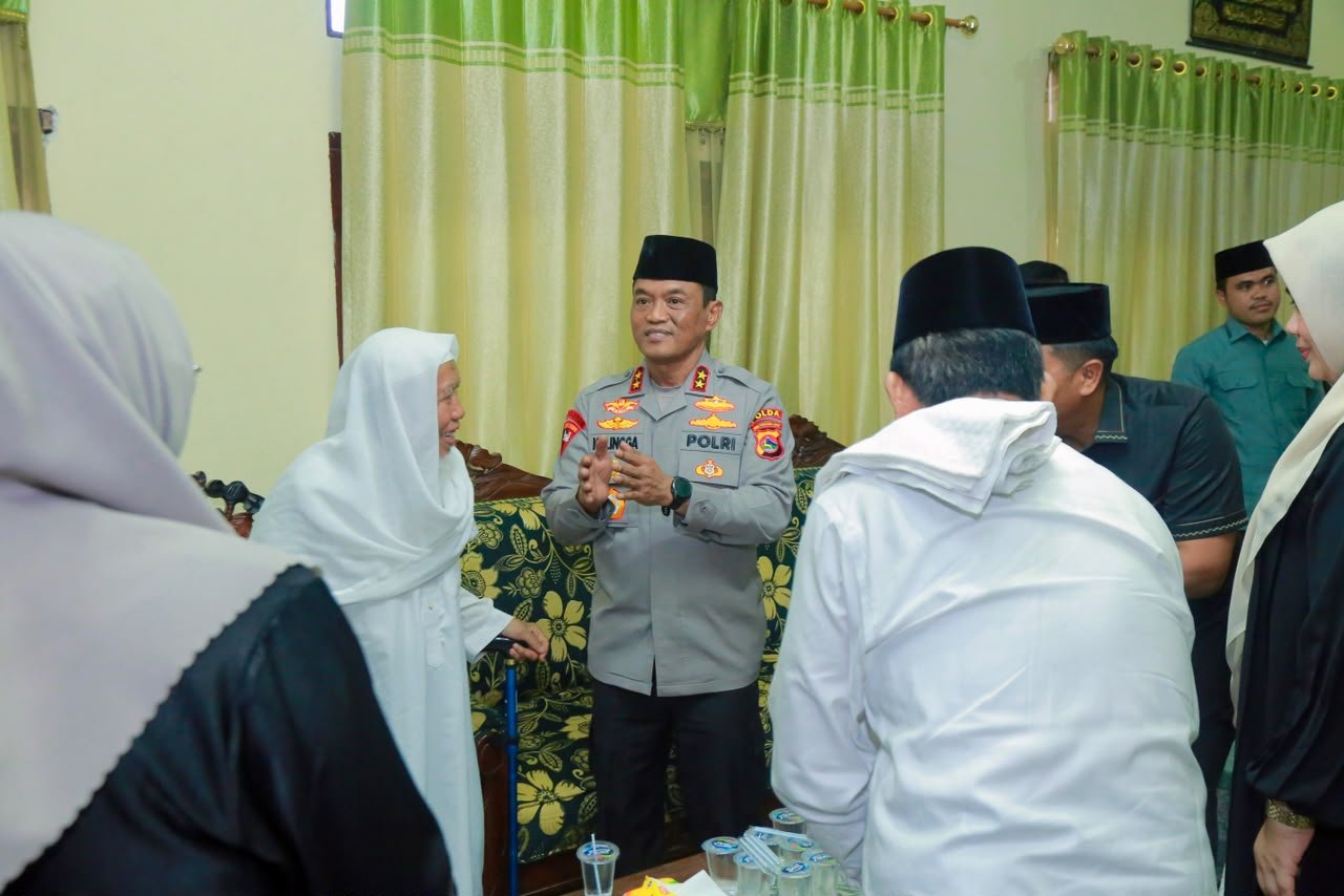 Irjen Kalingga Takziah ke Tuan Guru Bagu