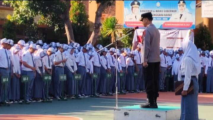 Lewat Program Polisi Bersama Masyarakat, Polda NTB Sosialisasi Bahaya Judol di SMAN 1 Mataram