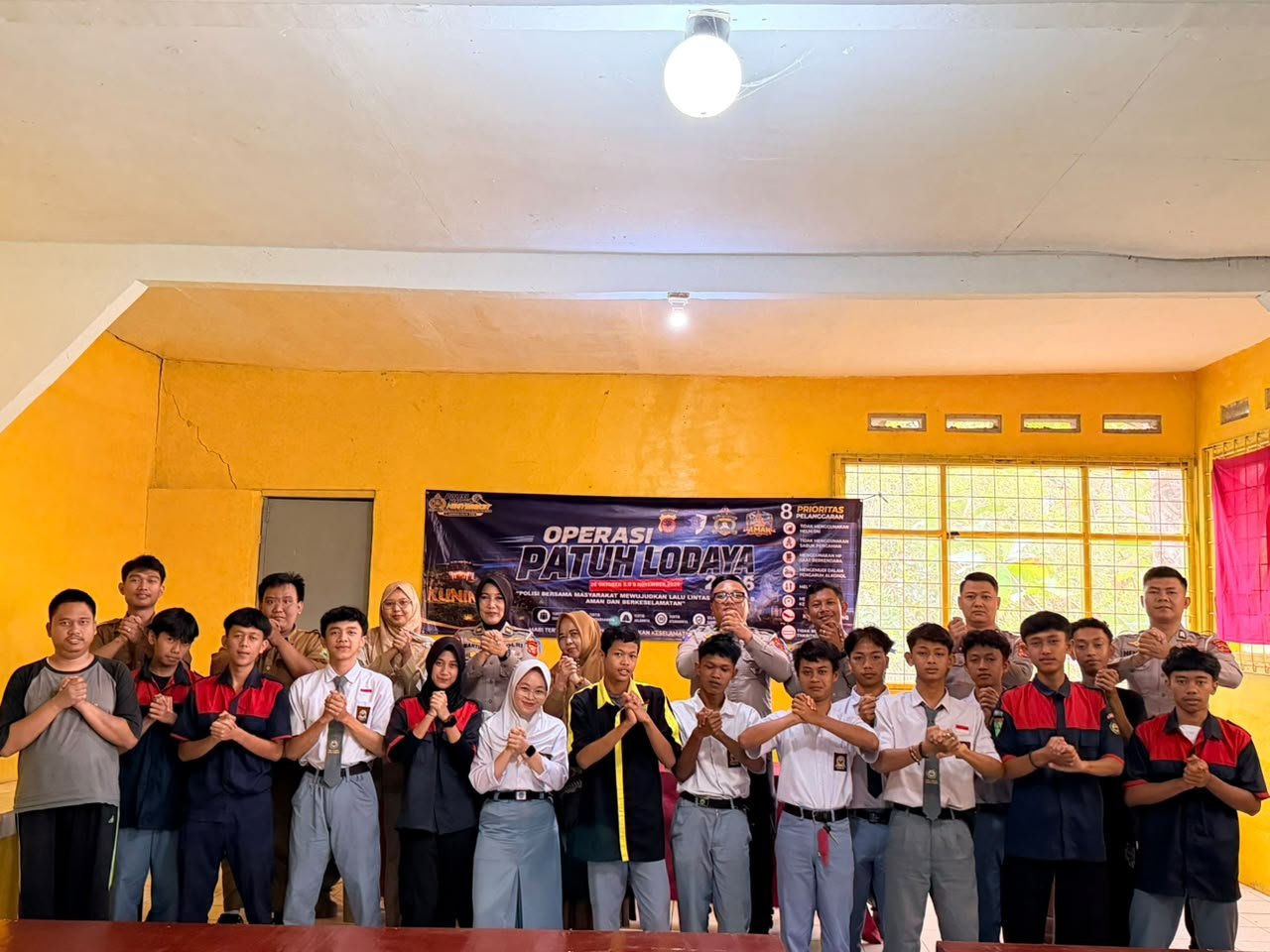 Sat Lantas Polres Kuningan Sosialisasi Safety Riding dan Ops Patuh Lodaya 2026 di SMKN 1 Jagara
