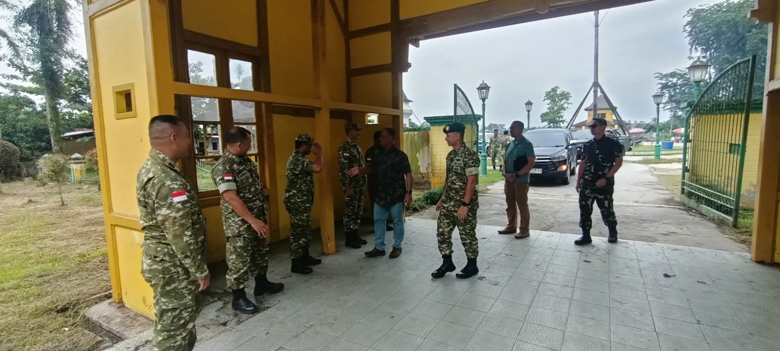 Dandim 1208/Sambas Dampingi Kunjungan Panglima 3 Brigade ke Keraton Sambas